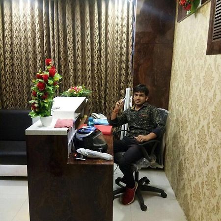 Hotel Sun Shine Ahmedabad Eksteriør billede