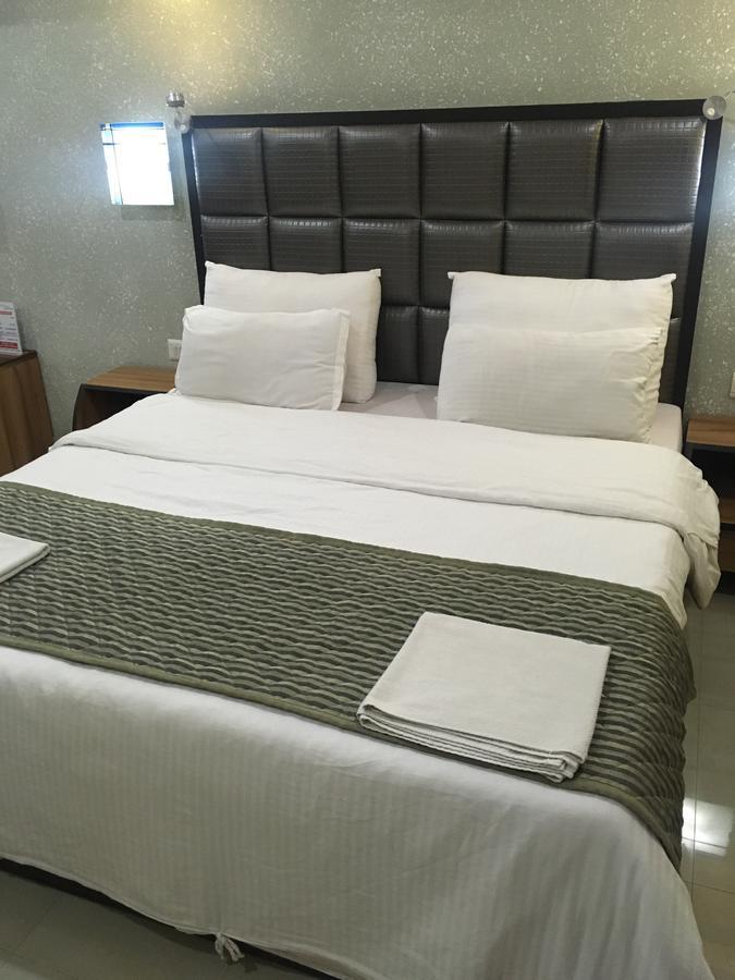 Hotel Sun Shine Ahmedabad Eksteriør billede